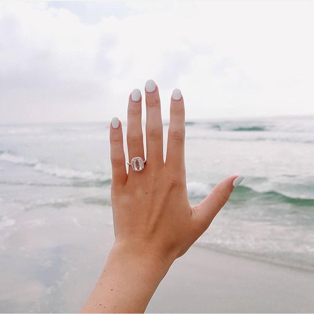 leilaklewis's tweet photo. #Repost from @wedpicsapp! How incredible is this halo #engagementring!? #beinspiredpr #engaged #diamond #love http://t.co/Z2muVeSNO3