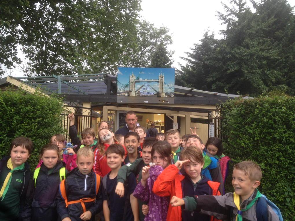 #storagehuntersuk@Barryanddarren<a href="/StorageHunters/">TNT</a>s @StorageHunters <a href="/HeavyHeavyd/">Heavy D</a> open my cafe tonite for the Cubs as wet