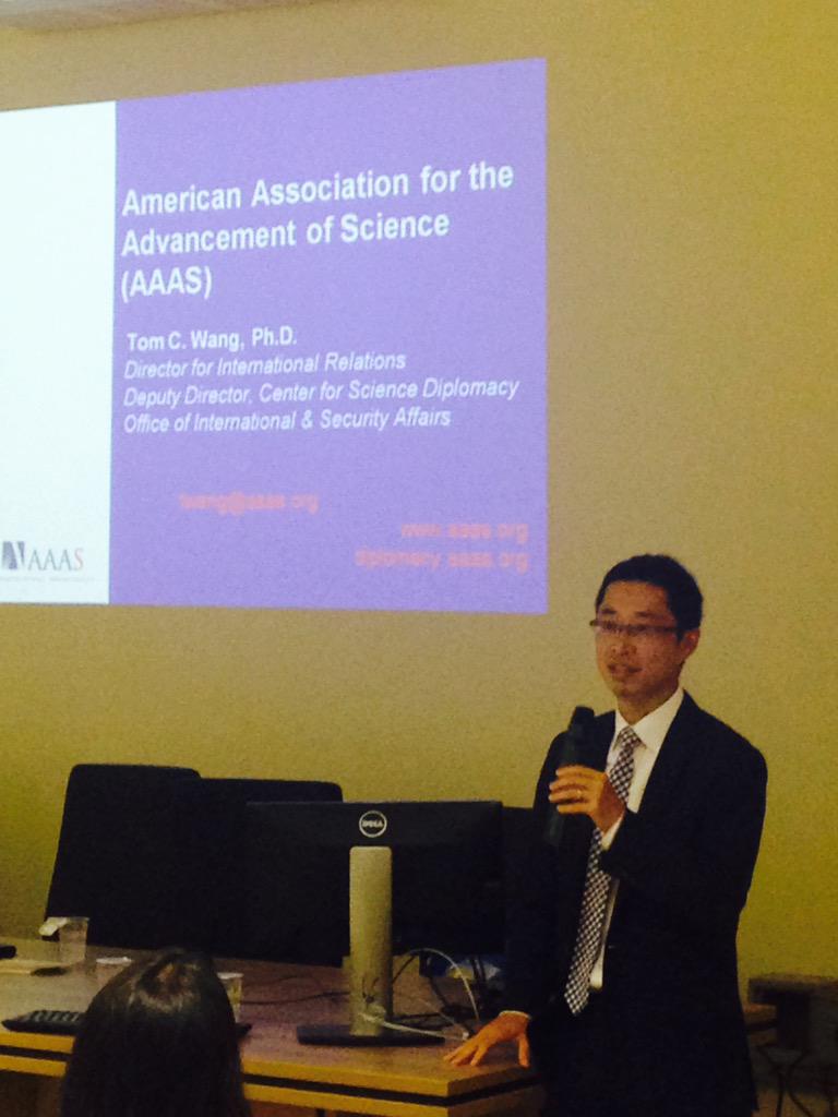 germanabarata's tweet photo. Tom Wang da AAAS fala sobre ações em diplomacia da ciência e ações para influenciar a política de C&T #SBPC2015 http://t.co/WGRgJHoeNL
