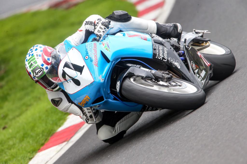 wurzcox's tweet photo. Good 2 day test for Gav, 1st time on the big bike! 👍👍@CadwellPark @RAFWingsAppeal #onit http://t.co/pYDgHhggoJ