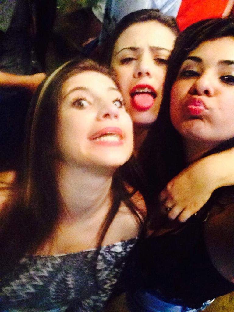 catarinafurini's tweet photo. Amo vcs meus amores #viramiga #querotequila #essatequilaefalsa #pt #amokiamo #naochoramiga http://t.co/9GeKmvFcNc