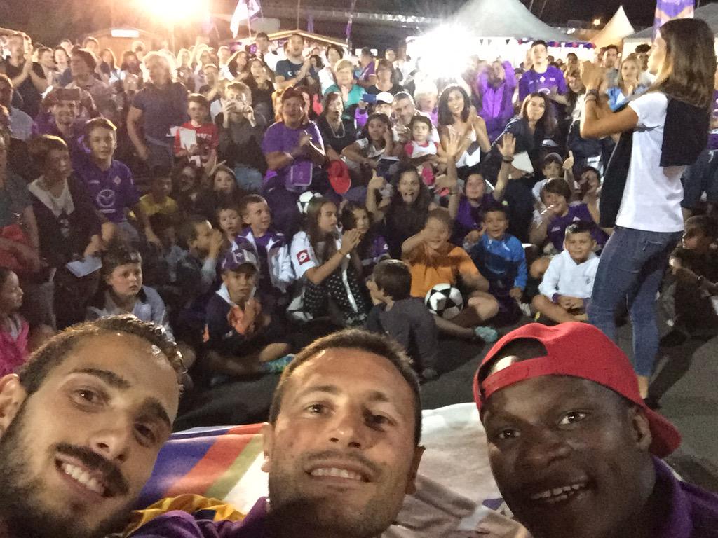 ManuelPasqual's tweet photo. Ci siamo divertiti un sacco in mezzo a voi👏🏼👏🏼👏🏼👏🏼 #violavillage #forzaviola @lucalezzerini @babito10 @acffiorentina http://t.co/P7yUbO8dsq