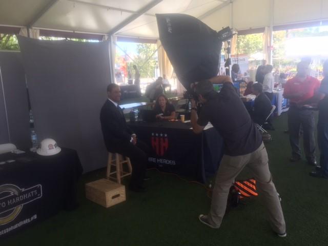 HireHeroesUSA's tweet photo. Veterans at our #10kStrongSummit booth are getting professional headshots for their LinkedIn accounts. http://t.co/xtHeKUlSrR
