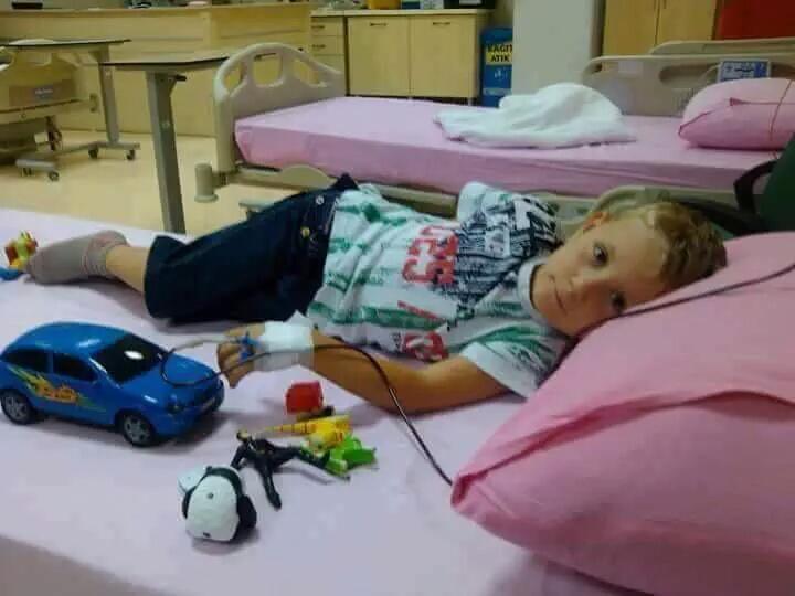 kadirberkli's tweet photo. İzmir 9 eylül hastanesinde yatmakta olan bu kardeşimiz için acil ilik lazım.
Ltfn duyarlı olalım!
Tel : 0536 495 6488 http://t.co/EKJ5D80ixq