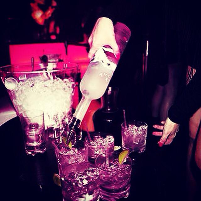 VipSuperBull's tweet photo. Por uma semana com mais baladas! #Party #GirlsNightOut #Balada #Vip #Drink #Pink http://t.co/HT2bSvX9aw