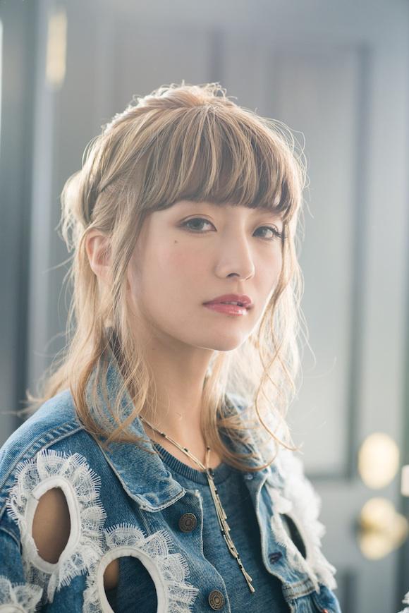 70sムード満載のヒッピースタイルに合わせた 最旬ヘアスタイルをお届け Vogue Japan Scoopnest 70sムード満載のヒッピースタイルに合わせた 最旬ヘアスタイルをお届け Vogue Japan Scoopnest