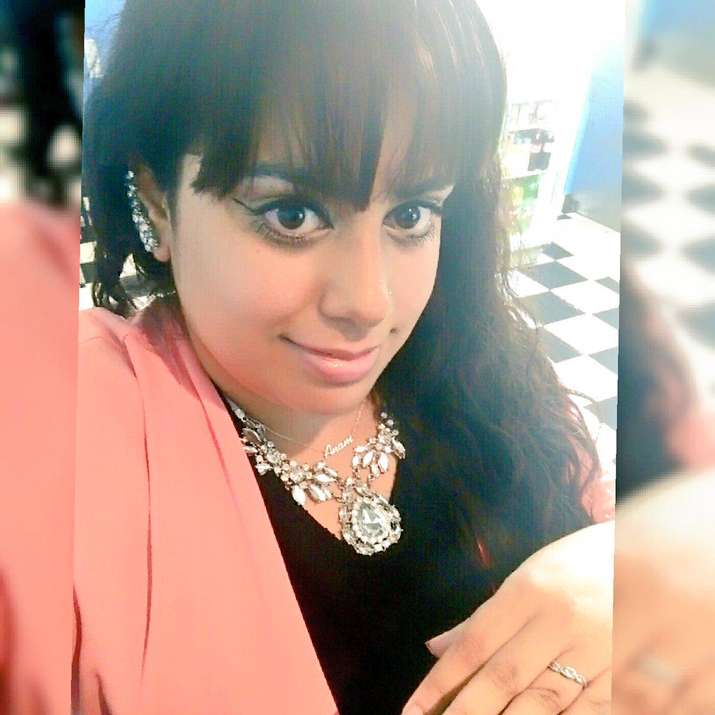 ThisGirlAnAm__X's tweet photo. 2days Attire~💜 #CoralBlazer #BlackPinafore #SmartLook #StatementNecklace #CuffEarring #NaturalMake-Up #Fringe #Smile http://t.co/sqaQEQAFS3