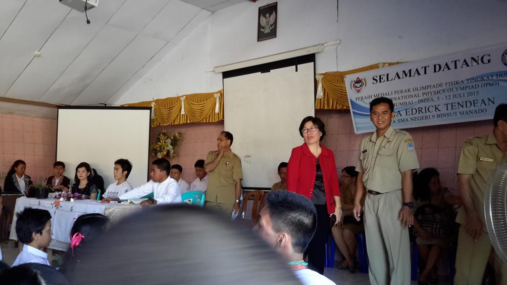 LAST DAY (SYUKURAN KEDATANGAN RHESA TENDEAN SBG PERAIH MEDALI PERAK OLIMPIADE FISIKA TINGKAT DUNIA)
#MOSBINIX2K15