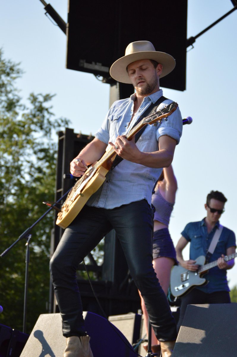 upfrontny's tweet image. These two are awesome and so talented! @nativerunmusic  go check them out! #talented #nativerun