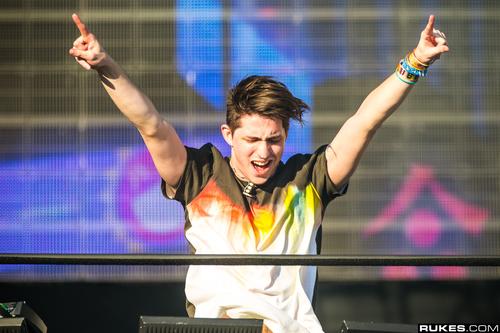                 Happy bday Porter Robinson                    15/07/2015   from Japan 