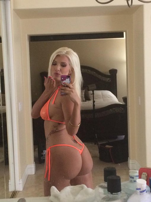 I may have lost weight but I still got my booty!! 🍑 http://t.co/ybOJjLV1Iw