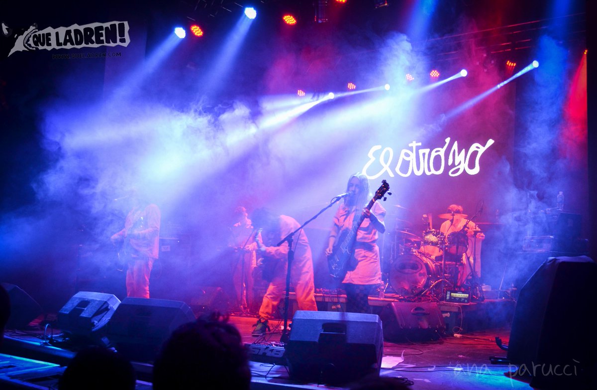 QueLadren's tweet photo. ¡Cuando @elotroyooficial festejó Abrecaminos en Rosario! http://t.co/B7RJWHjuHA http://t.co/K1s0ZOPRbS