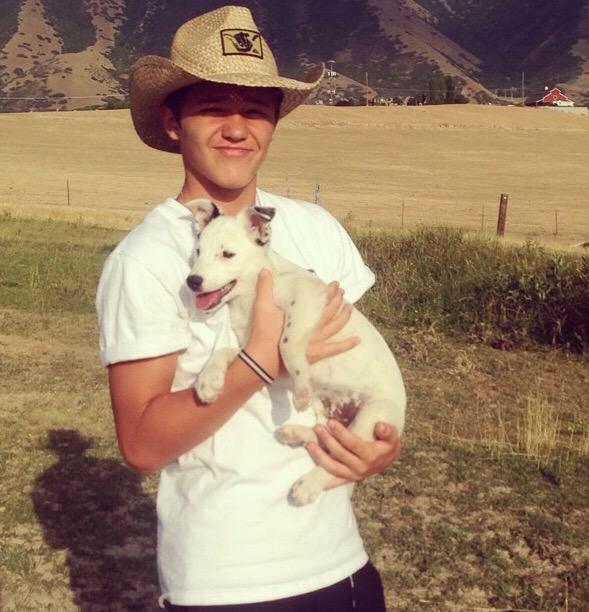 shouldbe_couple's tweet photo. Sarah and Cole http://t.co/wrOWb3oeNx
