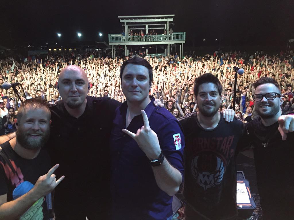 breakingbenj's tweet image. Big Flats, NY thank you for sticking out the rain with us and singing every word! We'll see you soon! #darkbeforedawn
