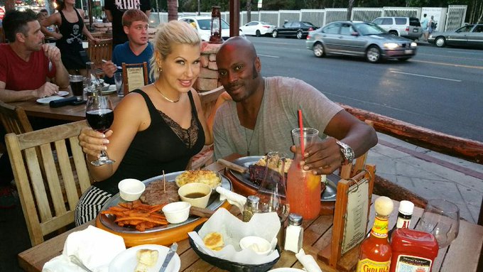 Dinner at Saddle Ranch in LA on Sunset Blvd. w/ @savanastyles  Ohhhh! Canada! http://t.co/GG8e8bZN3l<a href="/tag/youcanstoptoo"class="tags"><span>#youcanstoptoo</span></a>