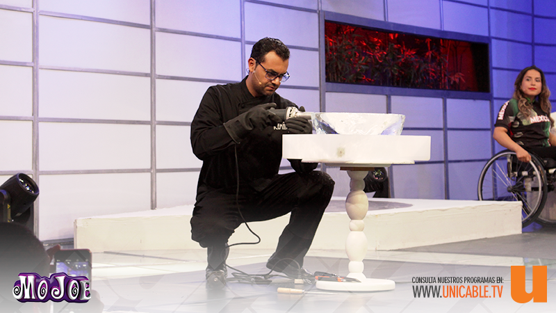 ThaliaNewsFact's tweet photo. “@Mojoetv: ¿Ya viste las esculturas de @figuradehielo? ¡Su arte te dejará 'helado'! http://t.co/36U8D4L89r”