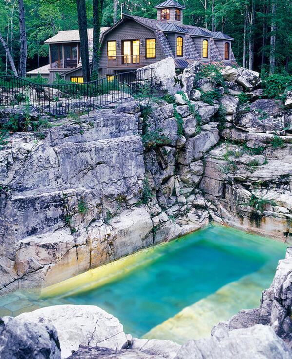 LuxuriousImages's tweet photo. Pool Built Into The Rock http://t.co/YCAeE0LSkf