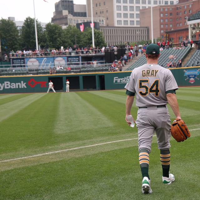 pdxAs's tweet photo. @sonnygray2 heads onto the field for final warmups as today's #Athletics starting pitcher. 🌟 http://t.co/2PkUgGRikY