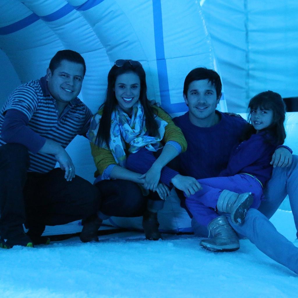 gabygarrid0's tweet photo. Let it snow ❄ @chechoarevaloK http://t.co/1uglWnGgQE