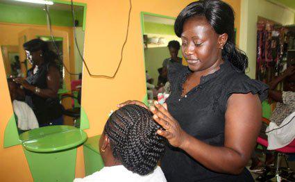 NationFmKE's tweet photo. Women in Kisumu County flocking to salons to do the trending #Obamahairstyle ahead @BarackObama's visit #SOTNKe http://t.co/kRa20v4COk