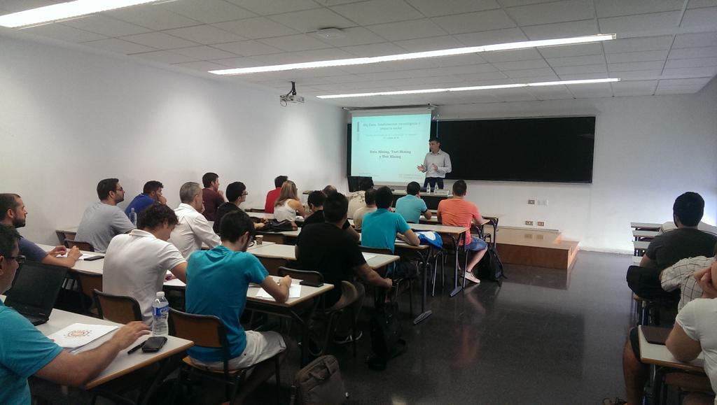 jnmazon's tweet image. En #bigdataUA con @d_tomas contándonos sus experiencias con #datamining #textmining #webmining #bigdata