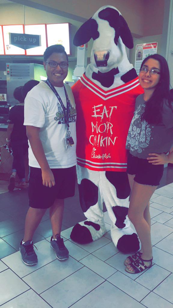 _lui55's tweet image. Today was a lot of fun with crazy @AylinnValeriaa we laughed way too much #funday #friends #mallfun