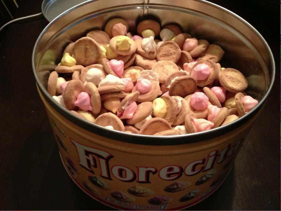 Valeria15Royce's tweet image. Your grandma would always have Florecitas #GrowingUpPuertoRican