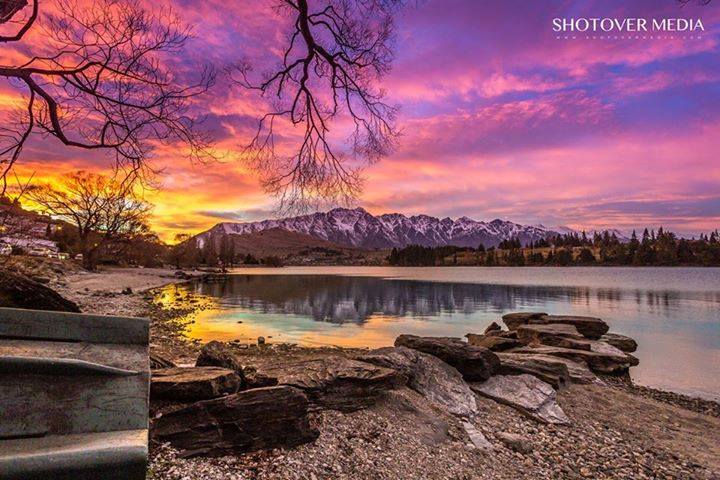 An incredible sunrise yesterday morning in Queenstown beautifully captured by <a href="/shotovermedia/">Shotover Media</a>
