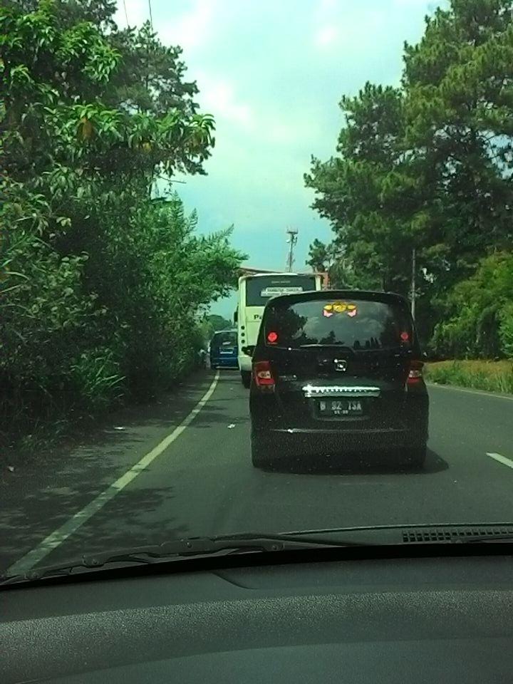 12:04 Arus lalin  Gadog arah Puncak tersendat setelah Cimory Riverside.<a href="/dom_jet_nate/">Stephanus Gilang</a>