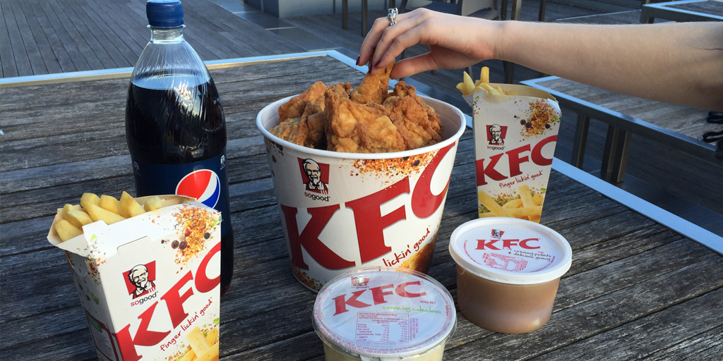 KFCAustralia's tweet photo. #OhNoLouis Heard about the exciting news!! Time to head in @OneDirection to KFC and grab yourself a #FamilyFeast. http://t.co/tyN0xgZKFq