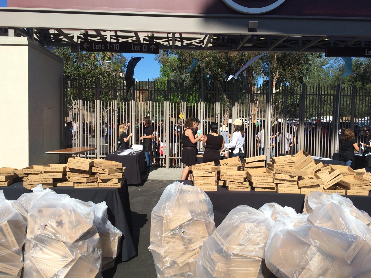 FreeHand® ThumbTrays® at the LA Street Food Fest 2015!  Lot of YUMMY food and drink! Crowd loved the ThumbTrays®!