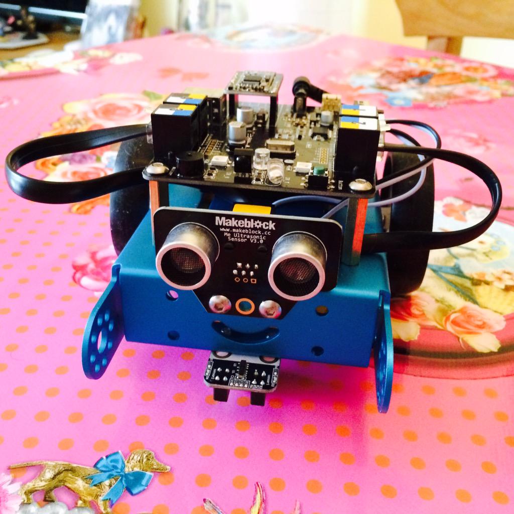 trippeltrap's tweet photo. Wat een geweldige robot! https://t.co/2g5L44Ju0k Trakteer jezelf eens op een mBot #plakkenenknippen http://t.co/4G9VfU6kZn