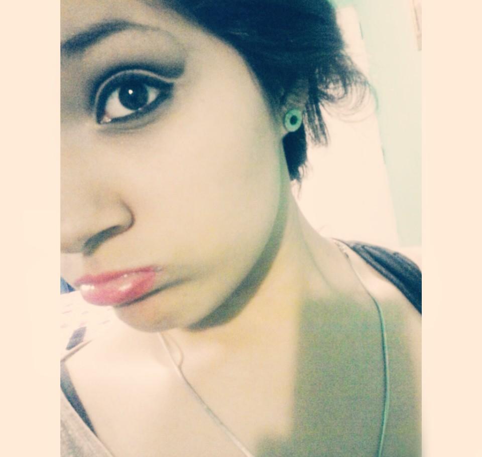 Malee_Medinaa's tweet photo. Probando un nuevo look para mis ojos😱
#Inflando #Cashetesssss #Baztah 😳 http://t.co/DpCtGuIG3C