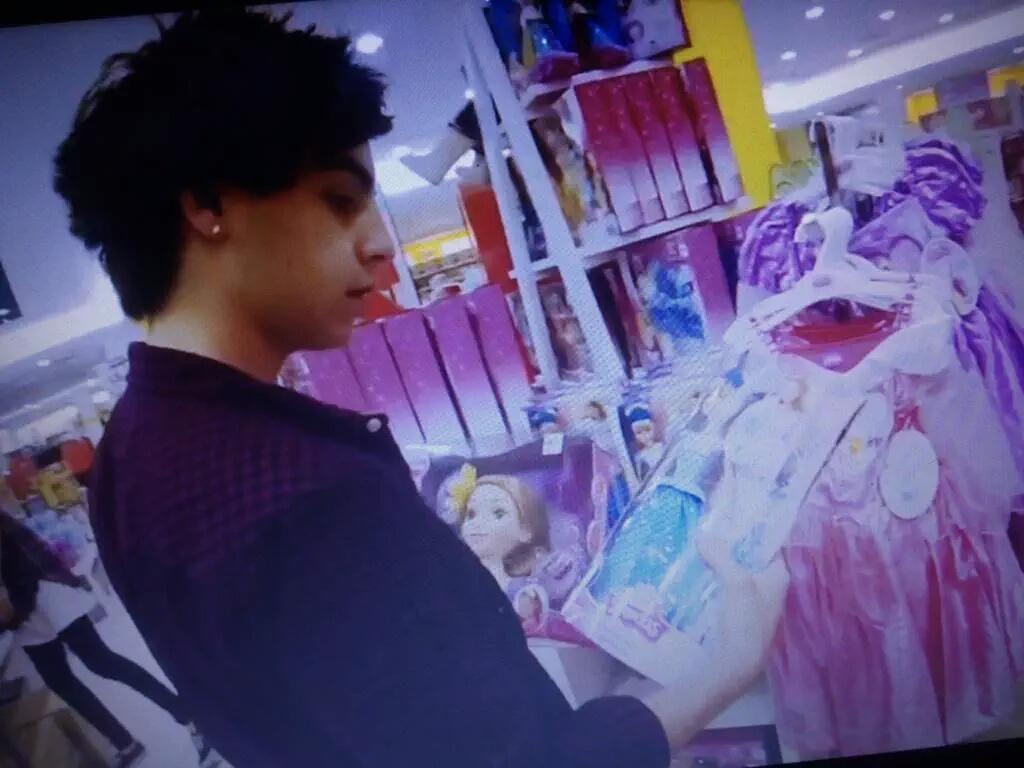 ryukihyun_'s tweet photo. @AndrewKantarias hmm.. Andrew what are you doing?

#AtSunsetMusicVideo 
https://t.co/kgUuUgTN3f 😁 http://t.co/yEV97P5oAj