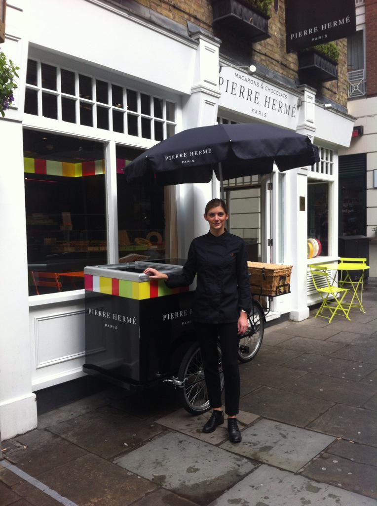 FrenchUK's tweet photo. For #IceCreamWeek, @Pierre_HermeLDN are offering #free ice cream samples @ their Monmouth St. boutique @7DialsLondon. http://t.co/MtS6DhnjDg