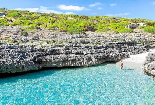 Isla_Vip's tweet photo. El paraíso está más cerca de lo que puedas pensar o ¿no @goodbytravel? #Baleares  #turismo http://t.co/XQOBCN870a http://t.co/Or2TmLCbUt