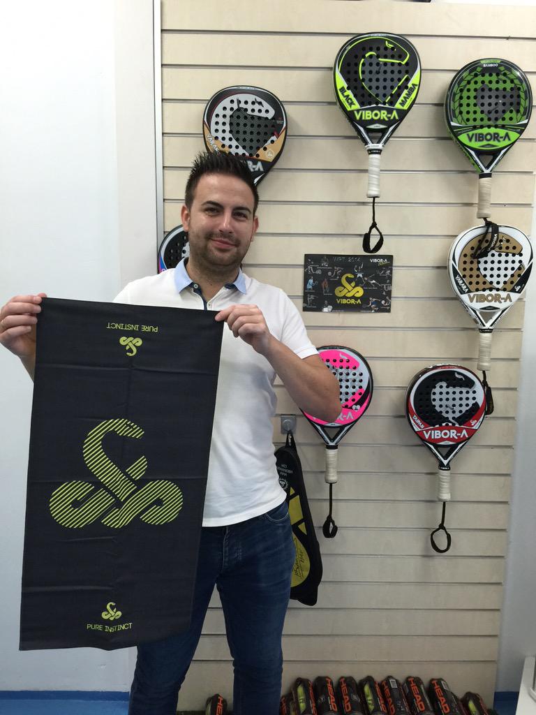 fmem86's tweet photo. @viborapadel @colorspadel @jalogom @mirasantonio @vitocolors http://t.co/mmhBV5ORRb