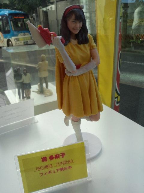 DOOB-3D 渋谷店の堤 多麻子フィギュア(乃木坂46深川麻衣さん)です