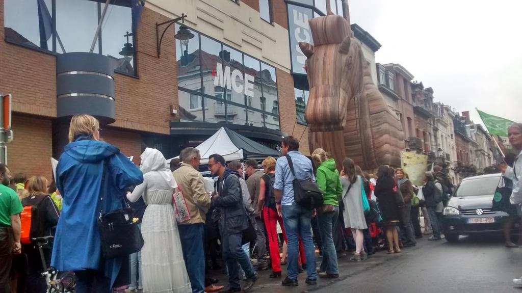 Embedded image permalink