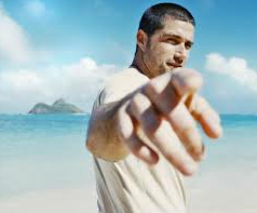 Happy belated Birthday to Matthew Fox who played the leader of the group Jack Shephard who finally let go! 