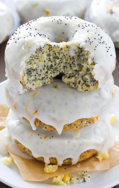Handpicked_Food's tweet image. Say yes to lemon poppy seed doughnuts buff.ly/1Demv5J