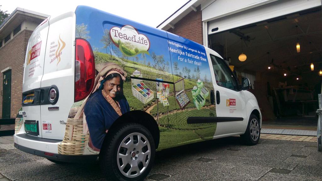 De 1e met @TeaofLifetea <a href="/MaxHavelaar/">Max Havelaar</a> bedrukte bestelbus is 'n feit @FiatNederland <a href="/LangerakdeJong/">Langerak de Jong</a> #thee #tea fairdeal