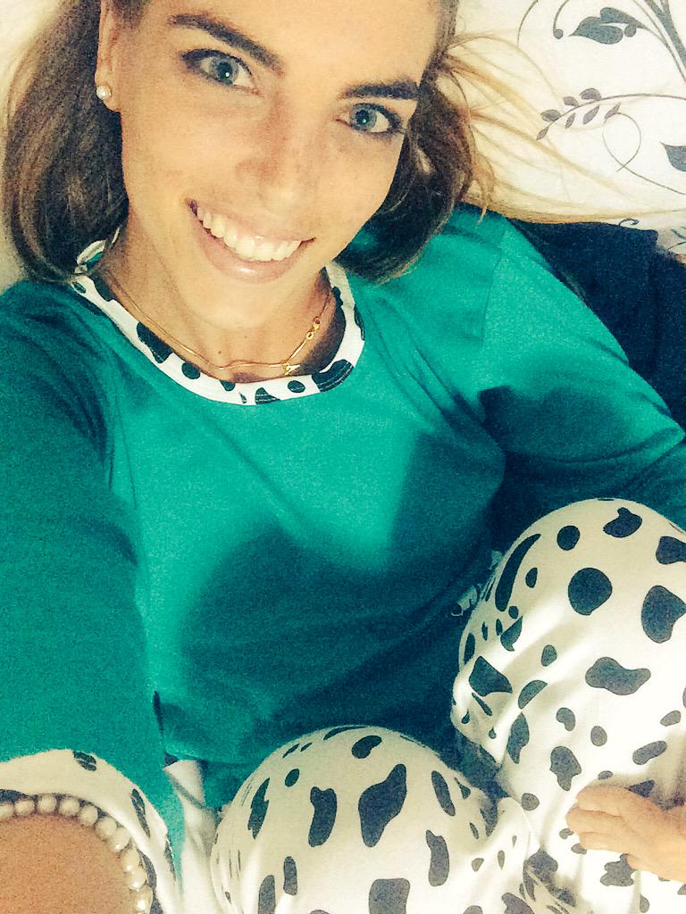 manuelagarridol's tweet photo. Ya lista para dormir con uno de los muchos regalitos que me hicieron los chicos de @FcoManuelaGL 😍😍😍 101 dalmatas! http://t.co/pNlAnkWqQa