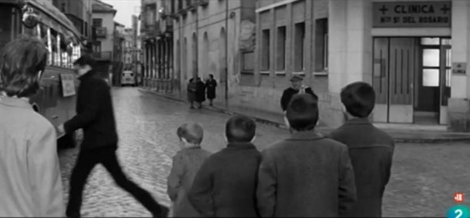 Fotograma de #NuncaPasaNada rodada en #Aranda en 1963 <a href="/la2_tve/">La 2</a> 
La actual sede de <a href="/ccooaranda/">CCOO Aranda de Duero</a> convertida en clínica