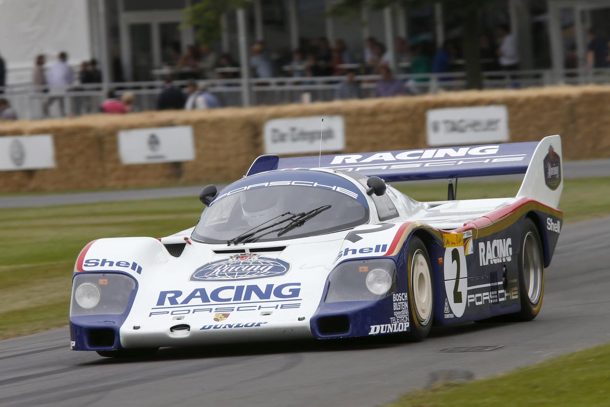 stratstoneuk's tweet photo. We can't wait for @ShelsleyWalsh this weekend when @MrDerekBell will be taking to the hill! http://t.co/C3DA9Anq20 http://t.co/cQg5lRi9mQ