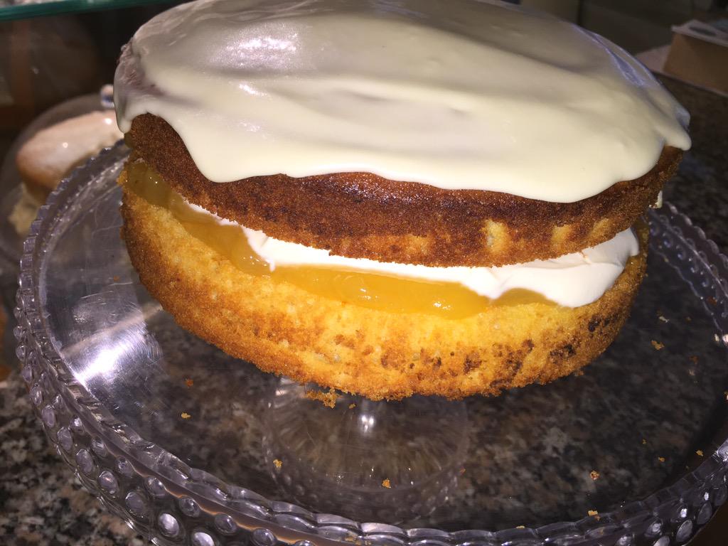 Freshly homemade lemon sponge cake with lemon curd creme Fraiche and a lemon butter icing on top. <a href="/_aylesbury/">#Aylesbury</a> pls RT