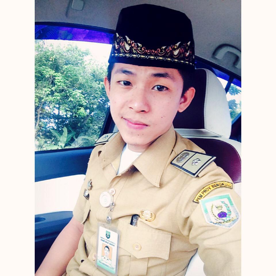 Minal aidin walfa idzin "mohon maaf lahir dan bantin" 😊