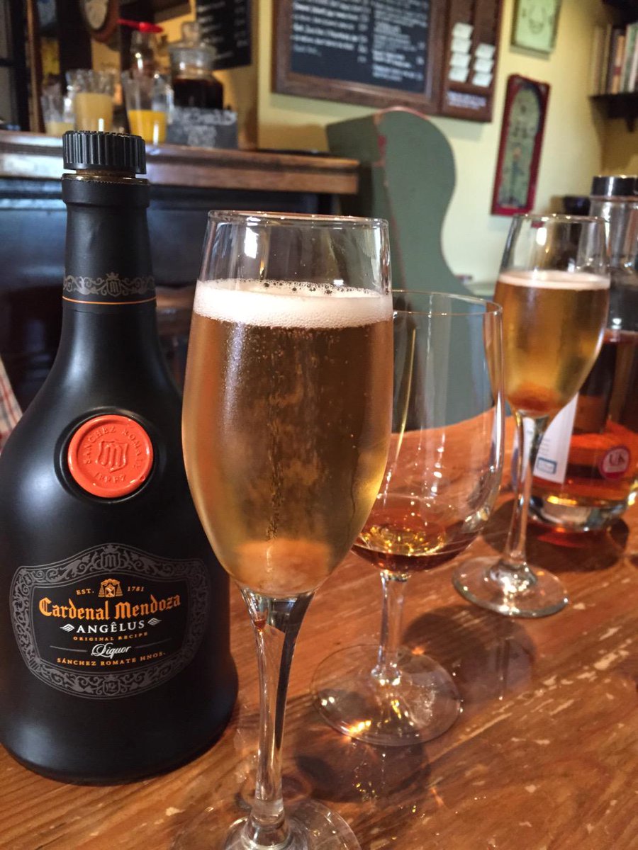edvhelen's tweet photo. #spanishangel #cocktail @theolivebranch with @SanchezRomate #angelus A Must Try! http://t.co/yv8NwrlSkG