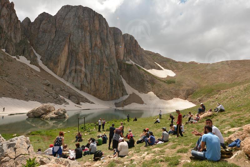 Tunceli'nin dağları artık turizme hizmet ediyor: Buyer Baba Gölü. Kayseri #AA @zekkikaya <a href="/hasanoymez/">Hasan Öymez</a> @metinmutanoglu