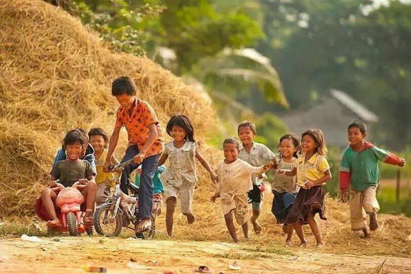 arewashams's tweet photo. No iPhone, No Playstation, No television and watch their faces... #Happiness! 💛 :') http://t.co/ZjaQVvaRfp